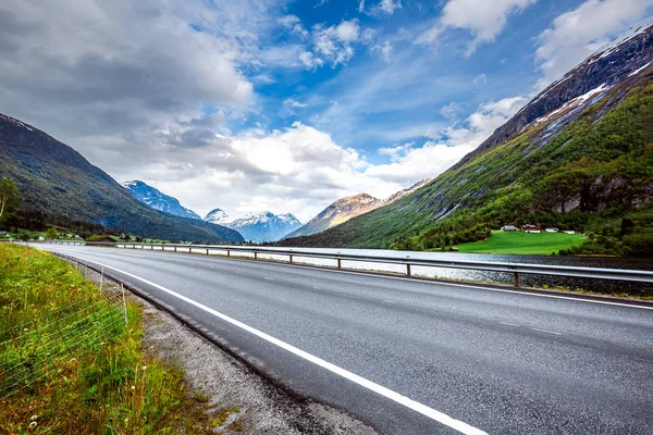 Drogi w Norwegii piękne natura Norwegia — Zdjęcie stockowe