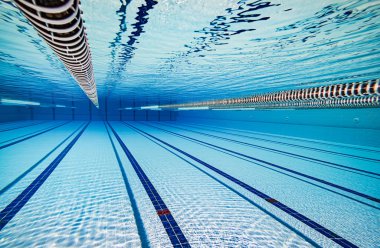 Su arka plan altında Olimpik Yüzme havuzu.