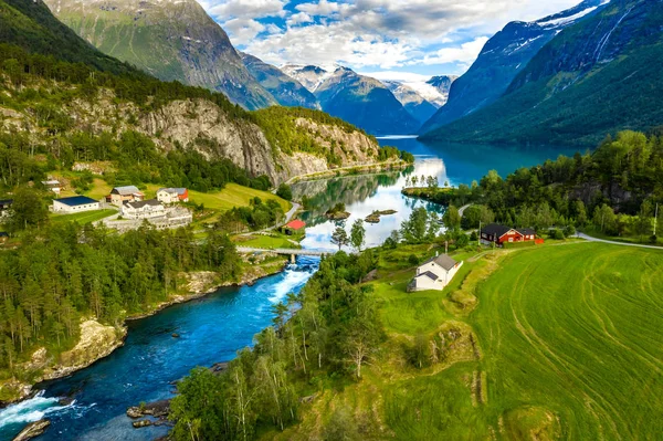 Lovatnet lago Hermosa naturaleza Noruega . — Foto de Stock