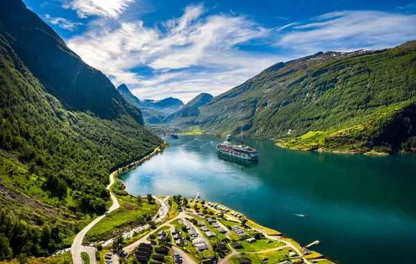 Geiranger fjord, Vackra Natur Norge. — Stockfoto