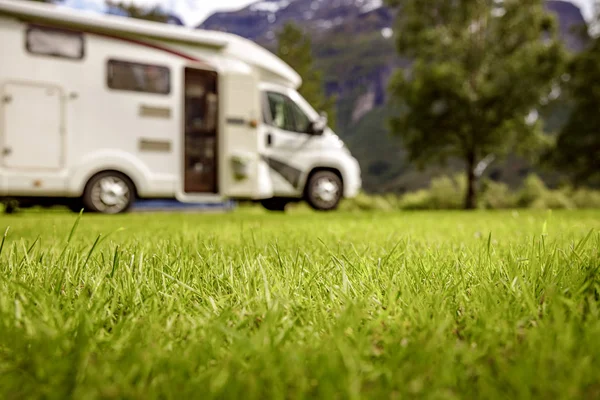 Viaje de vacaciones en familia RV, viaje de vacaciones en autocaravana — Foto de Stock