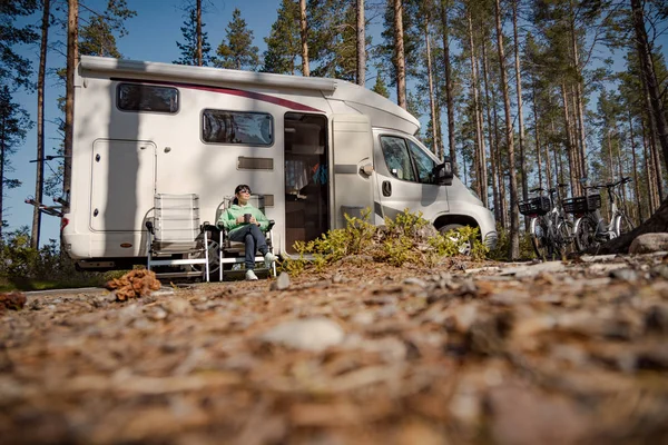 Viaje de vacaciones en familia RV, viaje de vacaciones en autocaravana — Foto de Stock