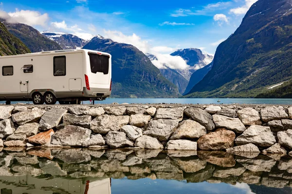 Familie vakantie reizen Rv, vakantiereis in camper — Stockfoto