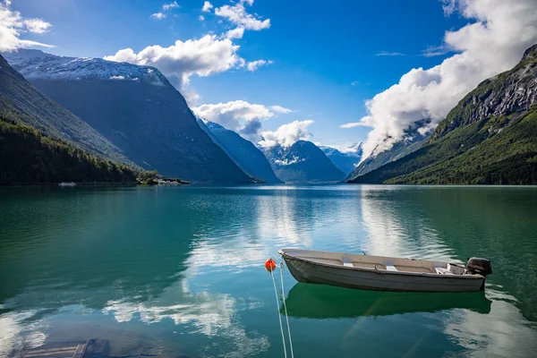 Lovatnet lago bela natureza Noruega . — Fotografia de Stock