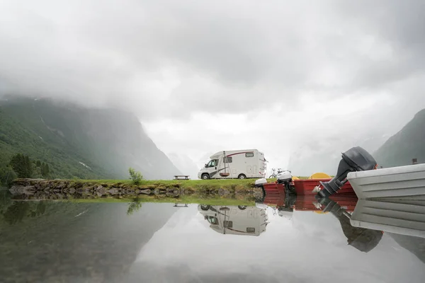 Családi Nyaralás Utazás Nyaralás Autóval Lakókocsi Nyaralás Gyönyörű Természet Norvégia — Stock Fotó