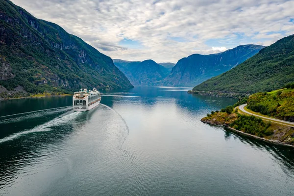 Κρουαζιερόπλοιο Cruise Liners Hardanger Fjorden Νορβηγία Όμορφη Φύση Νορβηγία Φυσικό — Φωτογραφία Αρχείου