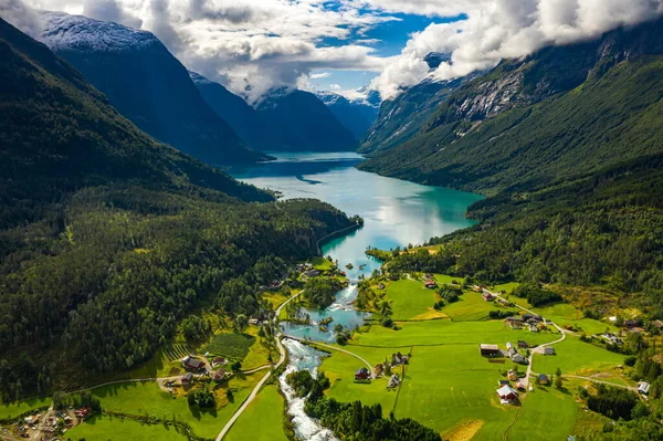 Güzel Doğa Norveç Doğal Manzarası Lovatnet Gölü Lodal Vadisi — Stok fotoğraf