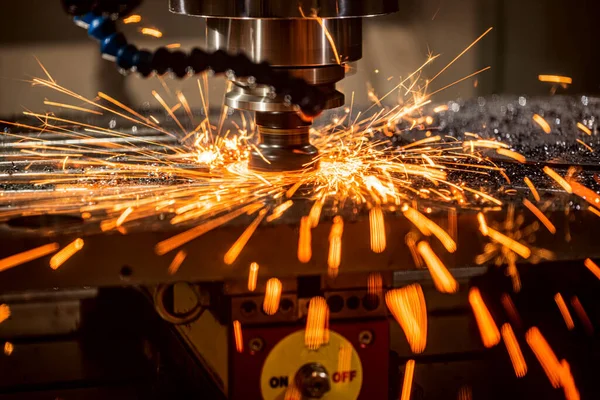 Metaalwerkende Cnc Draaibank Freesmachine Het Snijden Van Metaal Moderne Verwerkingstechnologie — Stockfoto