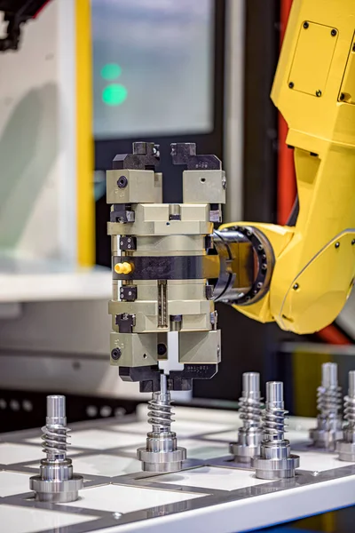 Robotic Arm Memproduksi Teknologi Industri Modern Sel Produksi Otomatis — Stok Foto