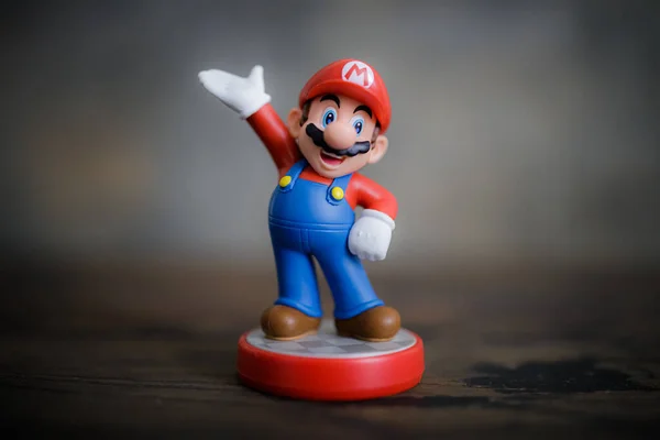 MOSKAU, RUSSLAND - 19. März 2020: Super Mario Bros Figur Charakter. Super Mario ist eine japanische Plattform Videospielserie und Medien-Franchise von Nintendo geschaffen und mit ihrem Maskottchen, Mario. — Stockbild Moskau Russland März 2020 Super Mario Bros Figur Charakter Super — Stockfoto