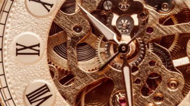 Antika saat yakın çekim. Klasik cep saati..