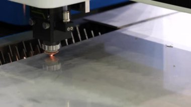 CNC lazer kesimi metal, modern endüstriyel teknoloji.