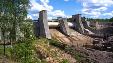 Imatra Finlandiya 'da hidroelektrik santrali barajı.