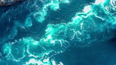 Saltstraumen, Nordland, Norveç Hava girdap jakuziler güzel doğa görüntüleyin. Saltstraumen dünyanın en güçlü gelgit akımları biri ile küçük bir Boğazı alır.