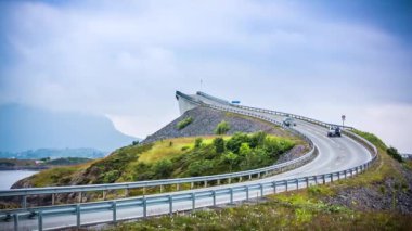 Atlantik Okyanusu Yolu veya Atlantik Yolu (Atlanterhavsveien), Norveç 'in Yüzyılın İnşaatı (Norveççe: Yüzyılın İnşaatı) olarak ödüllendirildi. Ulusal Turizm Rotası olarak sınıflandırılan yol.