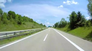 Otobandaki zaman ayarlı araba.