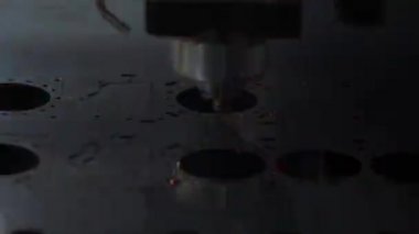 CNC lazer kesimi metal, modern endüstriyel teknoloji.