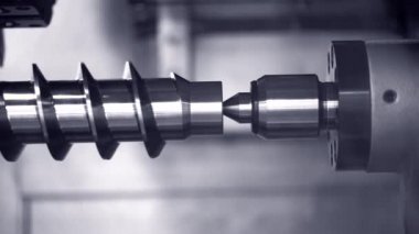 Metal işleten CNC değirmen makinesi. Metal modern işleme teknolojisi kesiliyor.