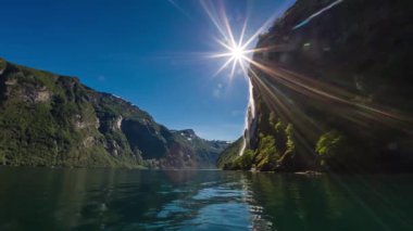 Geiranger fiyort, şelale yedi kız kardeş. Güzel Doğa Norveç Doğal Arazisi.