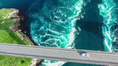 Saltstraumen, Nordland, Norveç Hava girdap jakuziler güzel doğa görüntüleyin. Saltstraumen dünyanın en güçlü gelgit akımları biri ile küçük bir Boğazı alır.