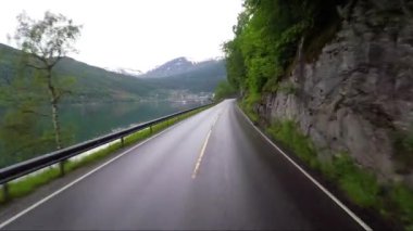 Norveç 'te Yolda Araba Kullanmak