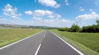 Otobandaki zaman ayarlı araba.