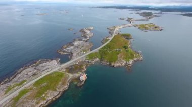 Atlantik Okyanusu Yolu veya Atlantik Yolu (Atlanterhavsveien), Norveç 'in Yüzyılın İnşaatı olarak ödüllendirilmiştir. Ulusal Turizm Rotası olarak sınıflandırılan yol.