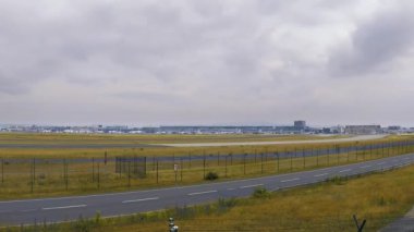 Frankfurt ana havaalanı zaman aşımına uğradı.