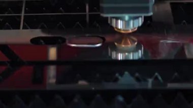 CNC lazer kesimi metal, modern endüstriyel teknoloji.