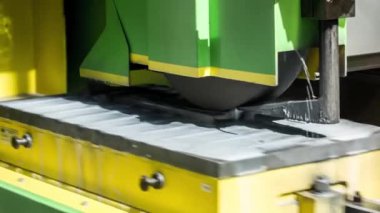 Modern endüstride metaller için öğütme makinesi