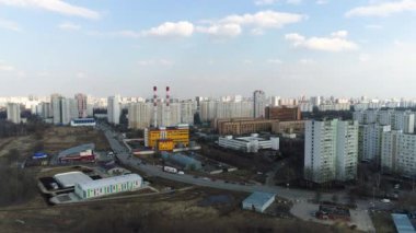 Moskova banliyösü. Kuşların uçuşu manzarası