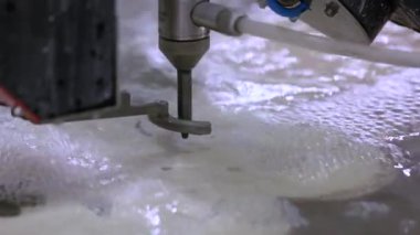CNC lazer kesimi metal, modern endüstriyel teknoloji.