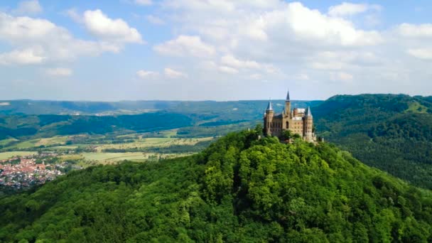 Hohenzollern Kalesi, Almanya. Hava FPV İHA uçuşları. — Stok video