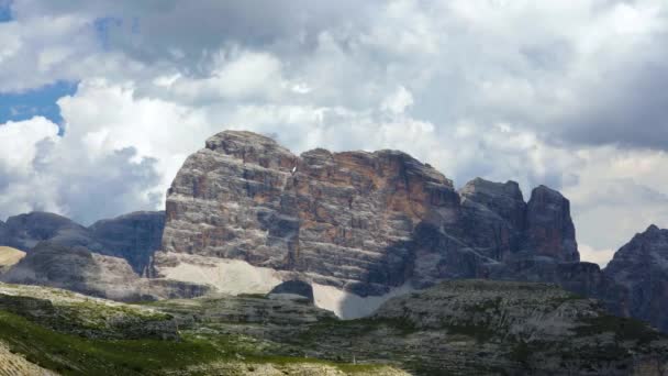 Timelapse Parque Nacional de la Naturaleza Tre Cime En los Alpes Dolomitas. Hermosa naturaleza de Italia . — Vídeos de Stock