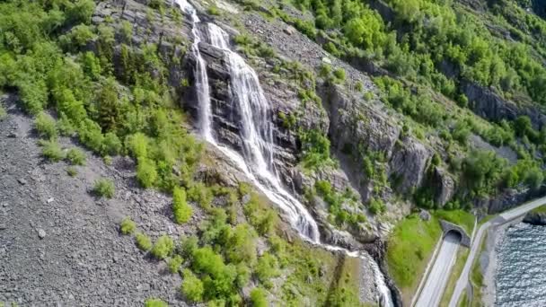 Luchtbeeldweg in Noorwegen. Prachtige natuur Noorwegen — Stockvideo