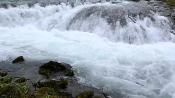 Piękna przyroda Norwegia naturalny krajobraz jezioro lovatnet. — Wideo stockowe