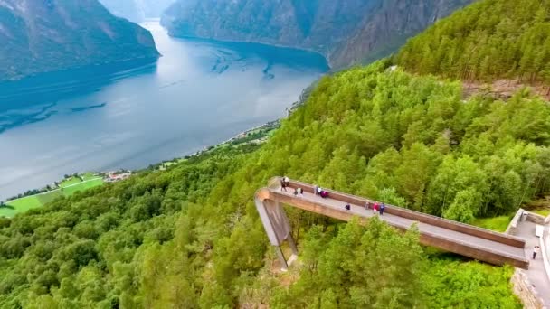 Stegastein Aussichtspunkt Schöne Natur Norwegen Luftaufnahme. Sognefjord oder Sognefjord, Norwegen Flam — Stockvideo