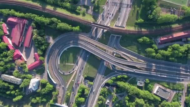Вид с воздуха на перекресток автострады . — стоковое видео