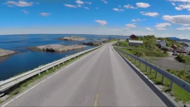 Prowadzenie samochodu na drodze w Norwegii — Wideo stockowe