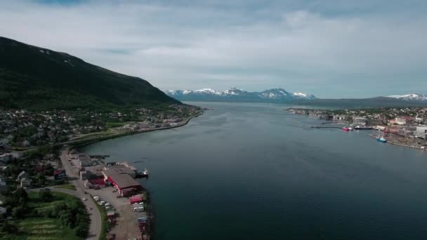 ノルウェーの都市トロムソの橋空撮 — ストック動画