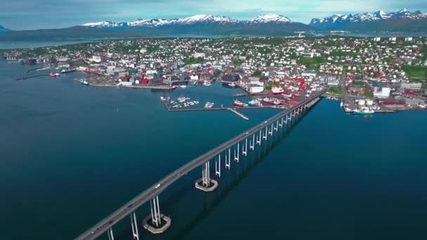 Ponte de cidade Tromso, Noruega Filmagem aérea — Vídeo de Stock