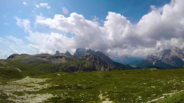 Timelapse National Nature Park Tre Cime In the Dolomites Alps. Bela natureza da Itália . — Vídeo de Stock