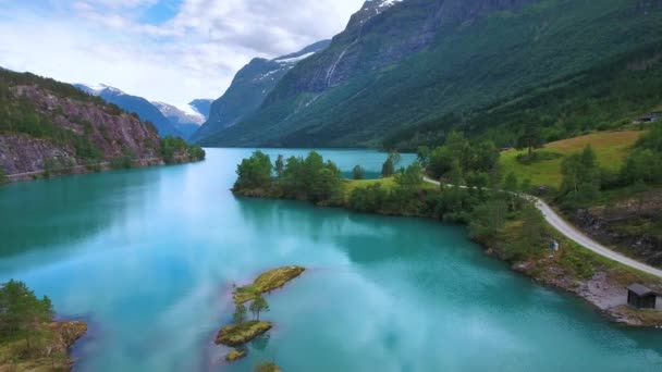 Schöne Naturlandschaft Norwegens. Luftaufnahmen vom Lovatnet-See. — Stockvideo