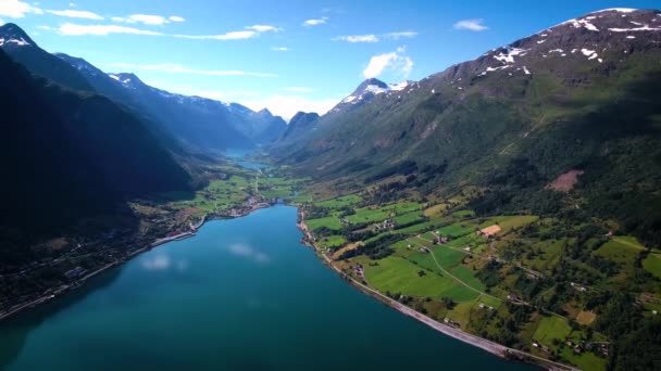 Filmati aerei Beautiful Nature Norway. Sorvolando i laghi e i fiordi.Vista dall'alto . — Video Stock