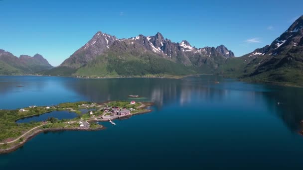 Imágenes aéreas Beautiful Nature Norway. Volando sobre los lagos y fiordos.Vista desde la vista de pájaro . — Vídeo de stock