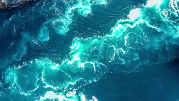 Whirlpools del vortice di Saltstraumen, Nordland, Norvegia vista aerea Bella Natura. Saltstraumen è un piccolo stretto con una delle correnti di marea più forti del mondo . — Video Stock