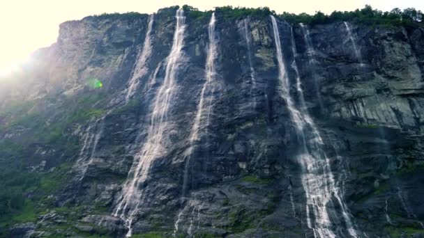 Fiordo Geiranger, cascata Seven Sisters. Bella Natura Norvegia paesaggio naturale. — Video Stock