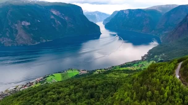 Stegastein Look at Nature Norway Aerial view. Согнеборд или Согнеборден, Норвегия — стоковое видео