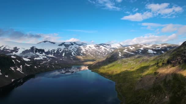 Aerial footage Beautiful Nature Norway. Flying over the lakes and fjords.View from the bird's-eye view. — Stock Video