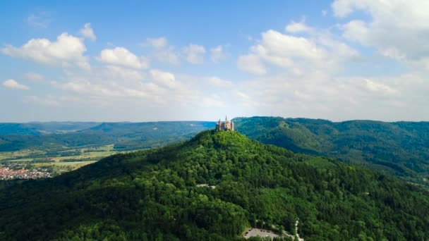 Zamek Hohenzollern, Niemcy. Lotnicze loty dronów FPV. — Wideo stockowe